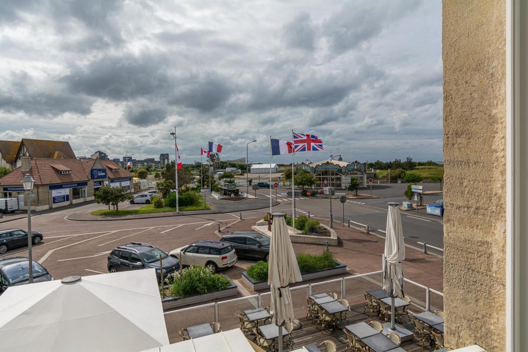 Hotel De La Plage Courseulles-sur-Mer Bagian luar foto