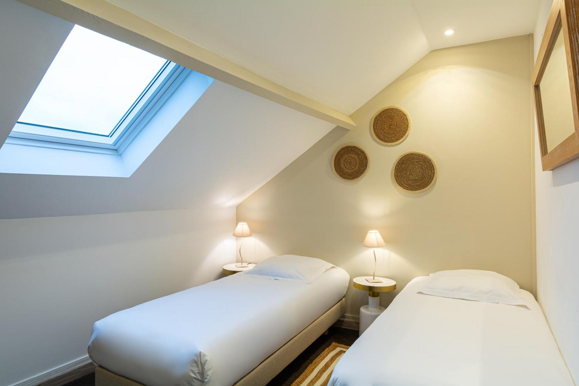 Hotel De La Plage Courseulles-sur-Mer Bagian luar foto