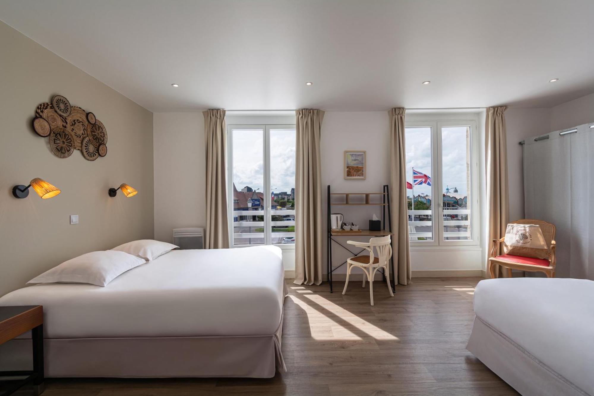 Hotel De La Plage Courseulles-sur-Mer Bagian luar foto