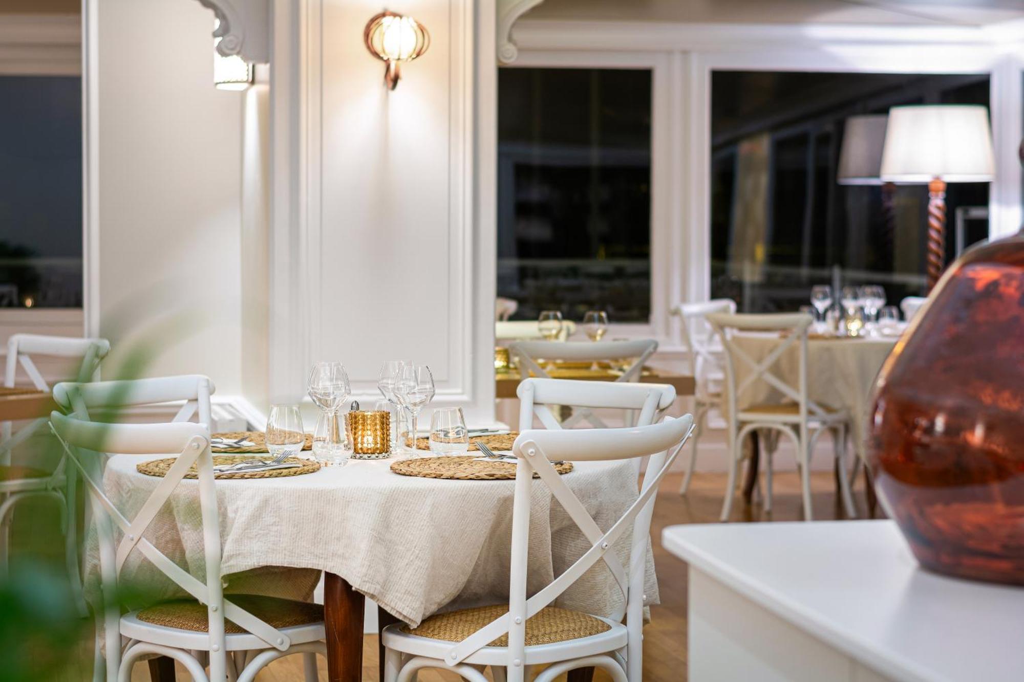 Hotel De La Plage Courseulles-sur-Mer Bagian luar foto