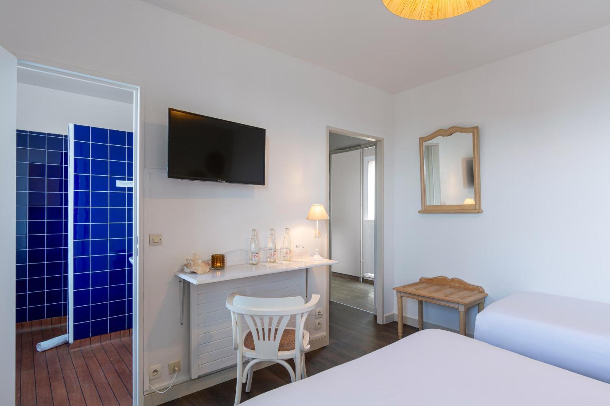 Hotel De La Plage Courseulles-sur-Mer Bagian luar foto