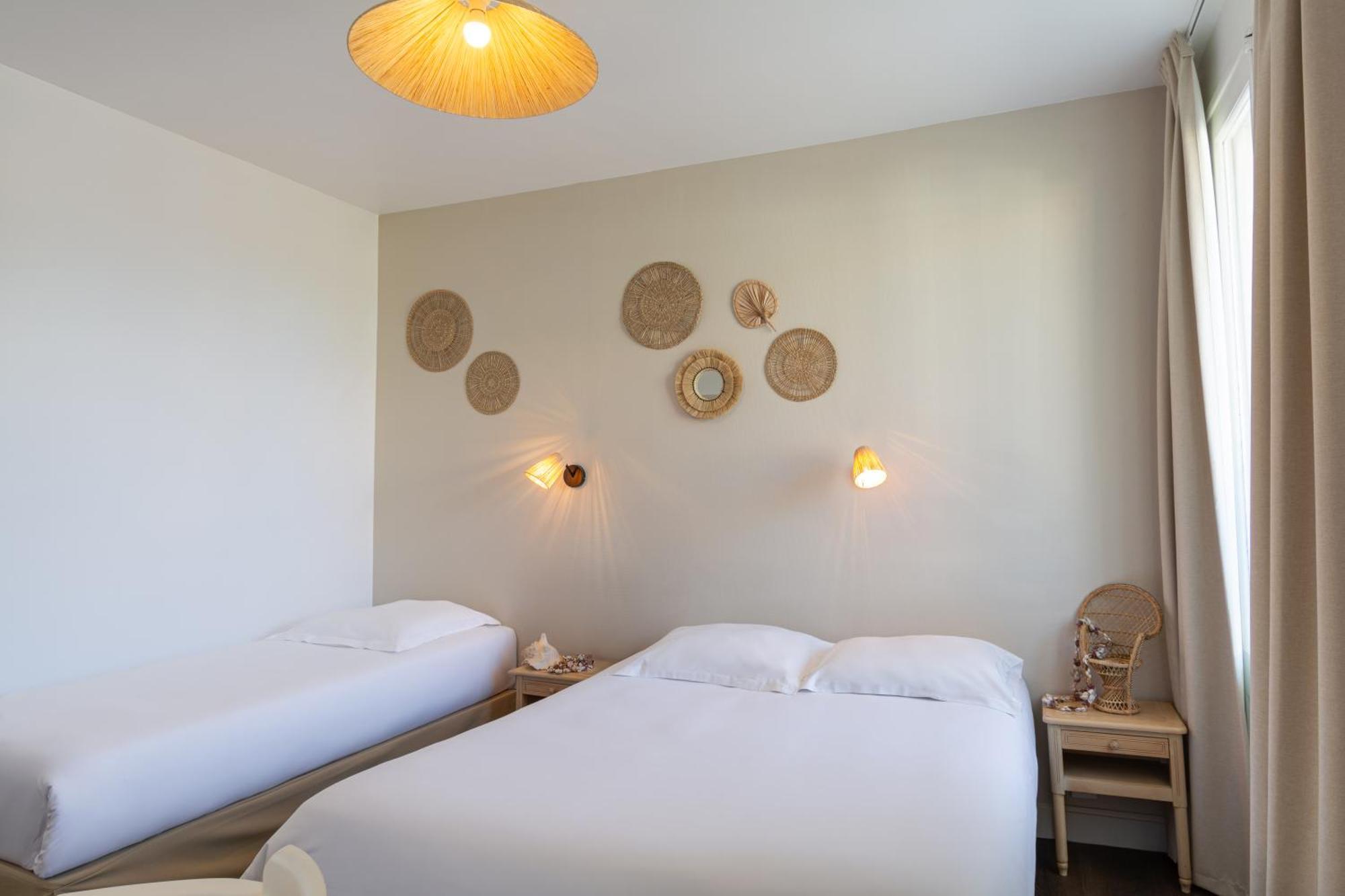 Hotel De La Plage Courseulles-sur-Mer Bagian luar foto