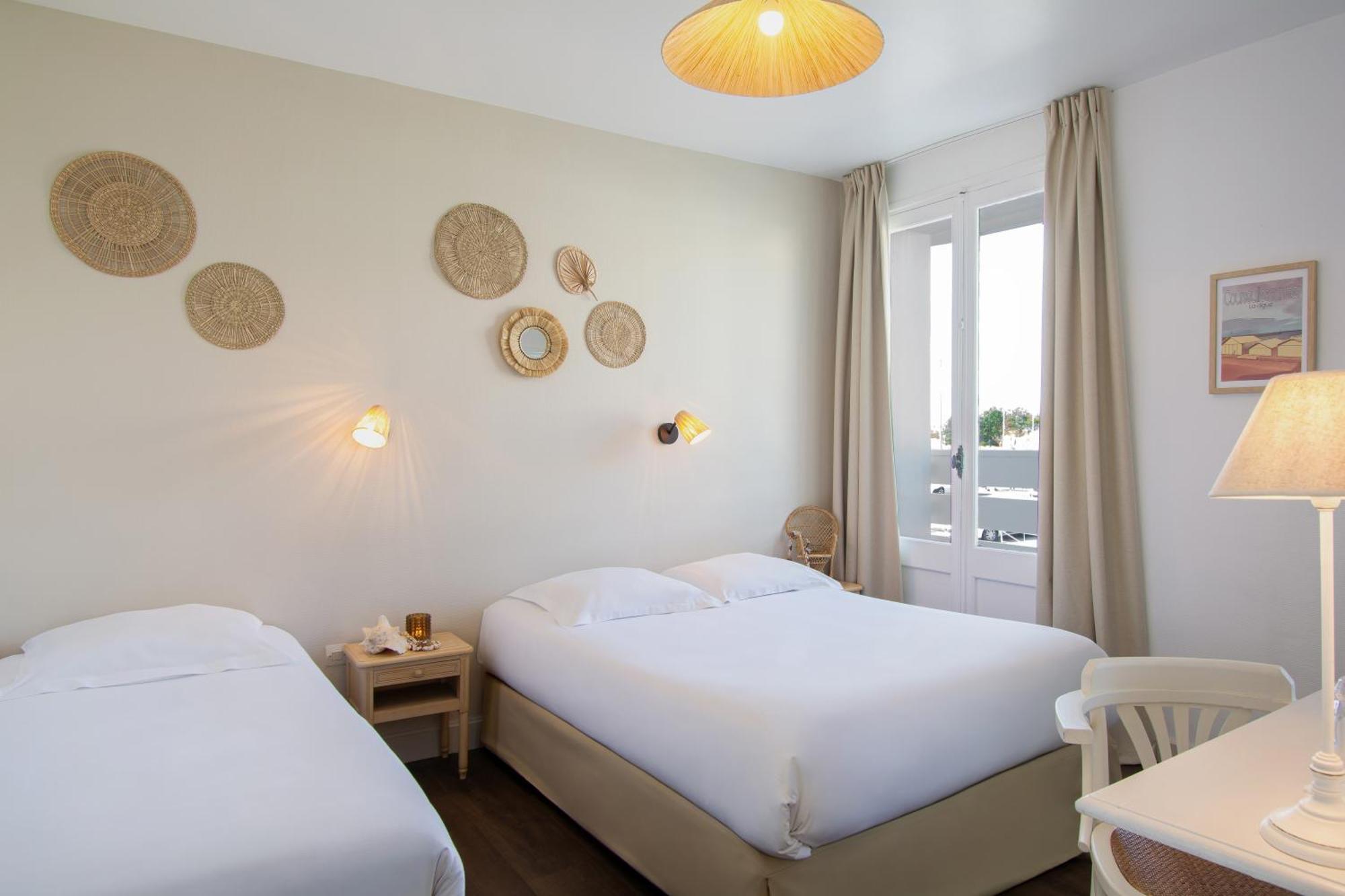 Hotel De La Plage Courseulles-sur-Mer Bagian luar foto