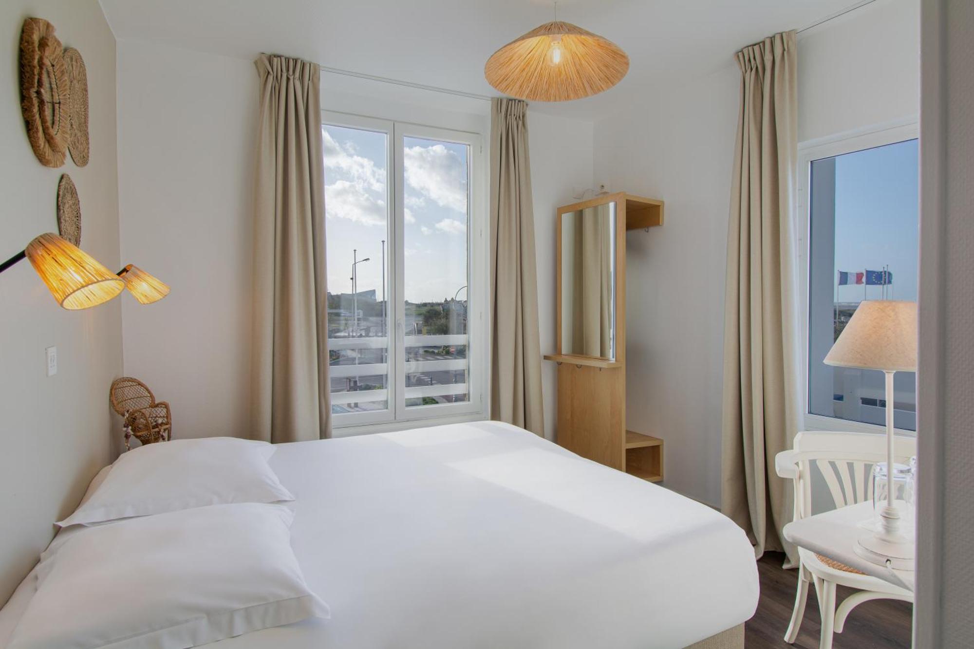 Hotel De La Plage Courseulles-sur-Mer Bagian luar foto