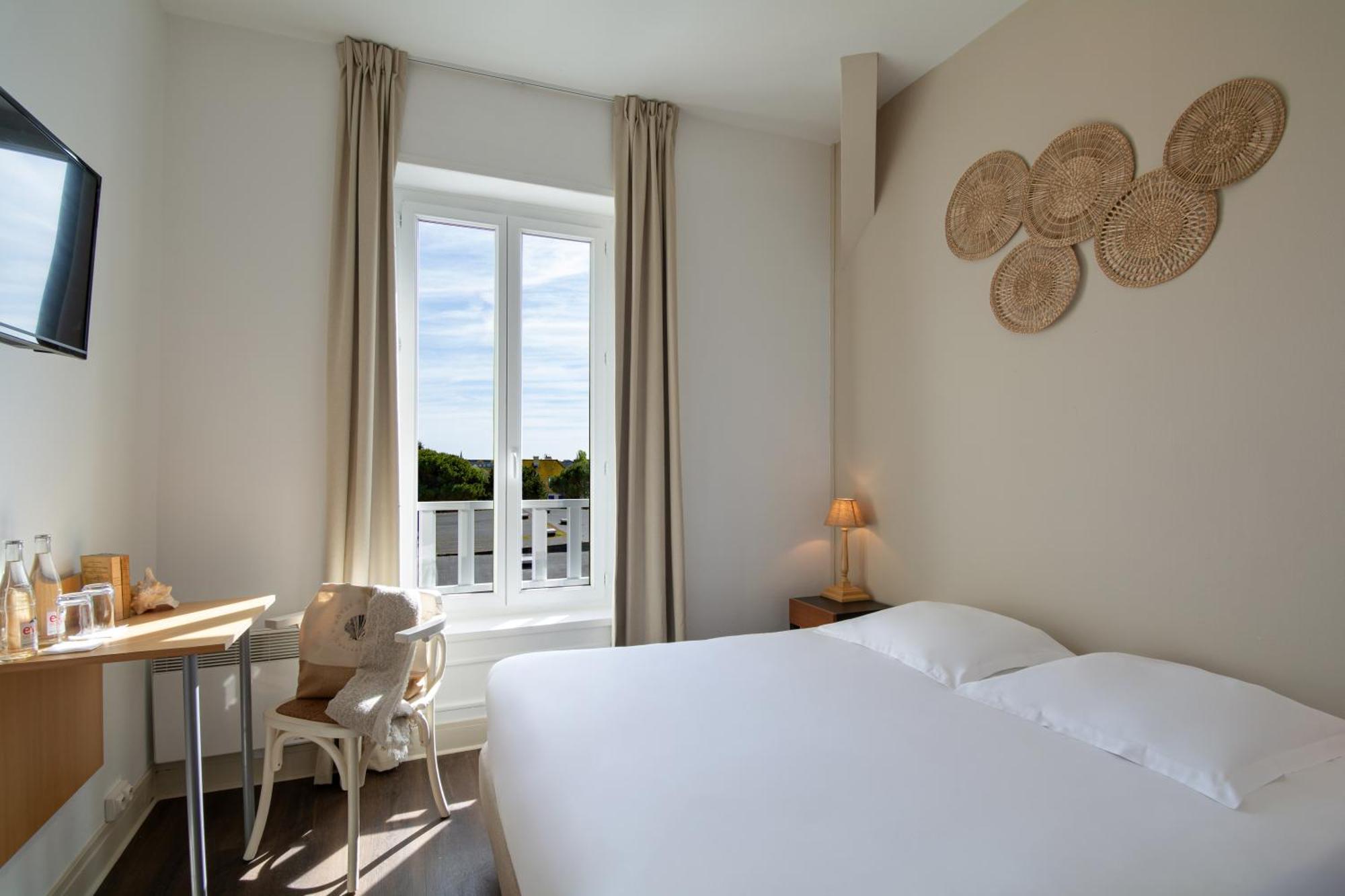 Hotel De La Plage Courseulles-sur-Mer Bagian luar foto