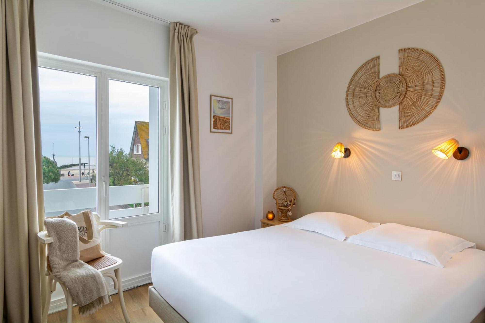 Hotel De La Plage Courseulles-sur-Mer Bagian luar foto